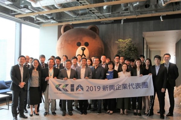 中華開發資本執行副總南怡君（左三）與 開發創新加速器 基金總經理郭大經（左五）帶領台灣新創團隊前進日本